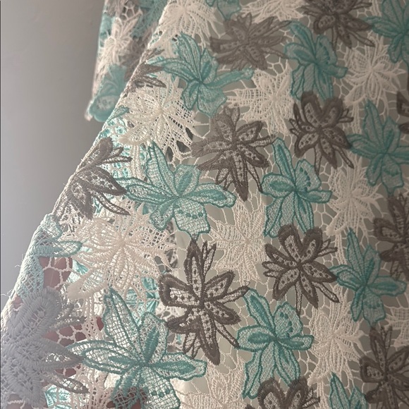 Alfred Dunner Women's Floral Lace Top - Gray and Blue 24 - Picture 5 of 8